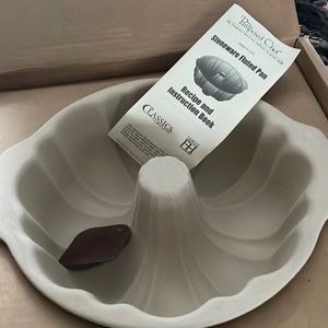 Pampered Chef Stoneware fluted pan
